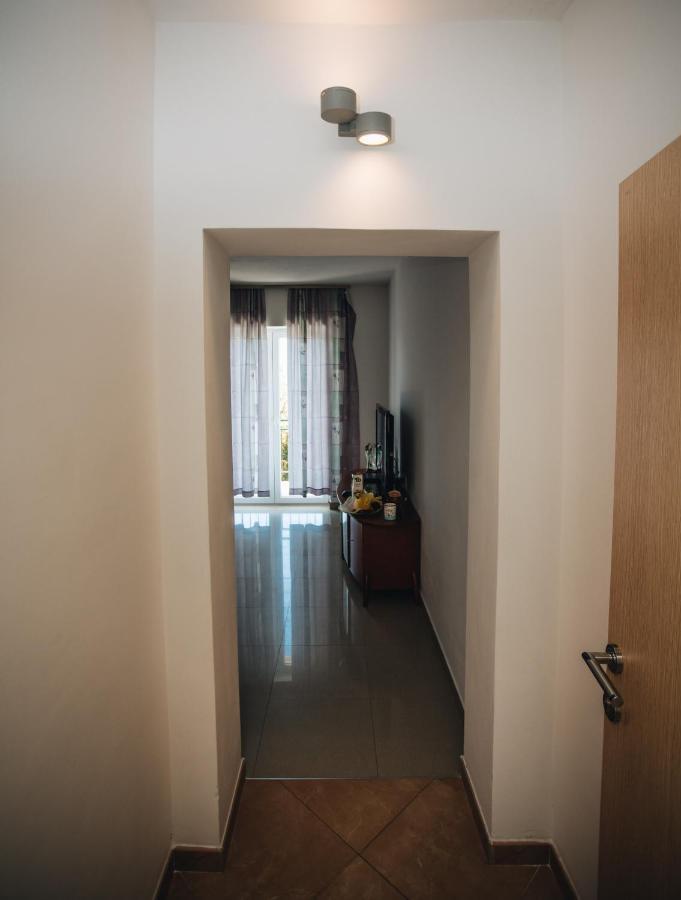 Apartments Mateo Brela Exterior photo